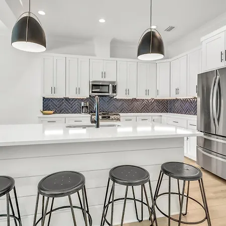 Brand New, Private Pool, Walk To Beach, Game Room
